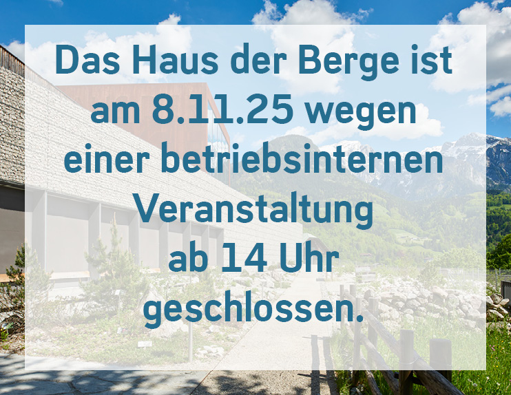 Das Bild zeigt das Nationalparkzentrum Haus der Berge im Sommer.